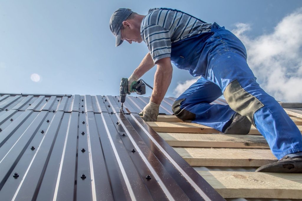How Commercial Roofing Services Ensure Long-Lasting Protection for Your Building